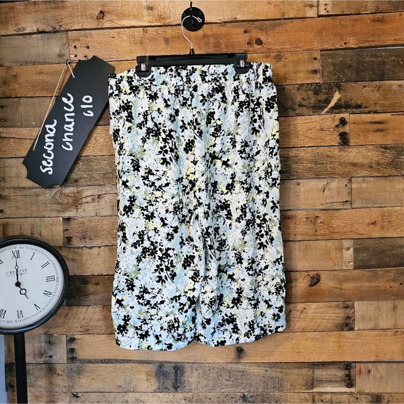 Peace & Pearl's women's forget me not floral Capri pants size xl - Picture 9 of 13